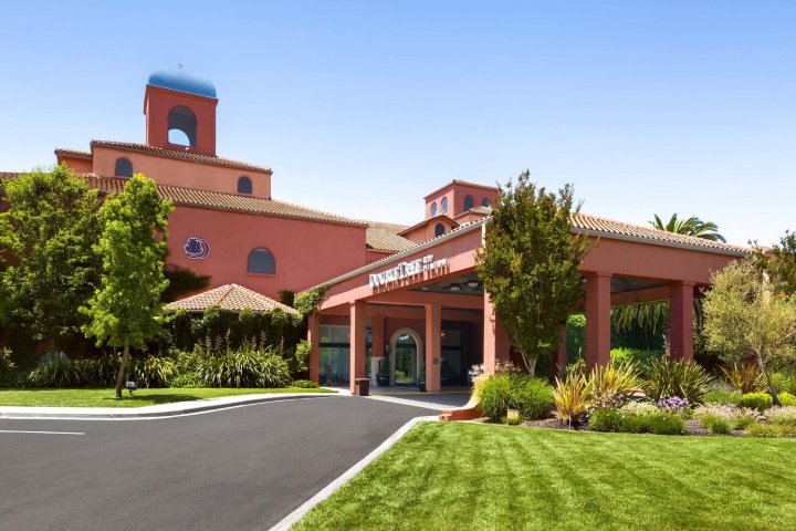 索诺马酒乡希尔顿逸林酒店(DoubleTree by Hilton Sonoma Wine Country)