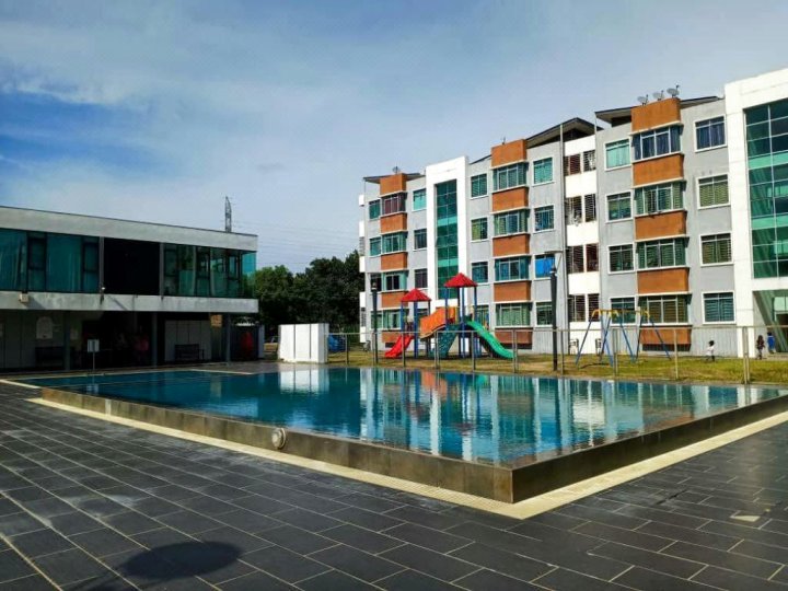 位于斯邦加的3卧室公寓-1038平方米|带2个独立浴室(Maroon House UA Homestay Sepanggar Kota Kinabalu)
