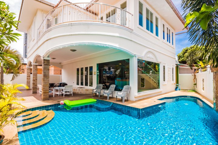 特瓦雷别墅 - 芭堤雅假日之家步行街(Tewaree Villa - Pattaya Holiday House Walking Street 4 Bedrooms)