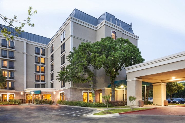 奥斯汀大学区双树酒店(DoubleTree by Hilton Austin-University Area)