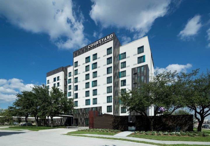 休斯顿高地/I-10 万怡酒店(Courtyard by Marriott Houston Heights/I-10)