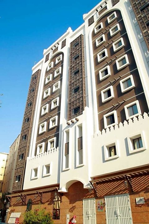 罗达特阿尔哈伊尔里万套房酒店(Al Liwan Suites Rawdat Al Khail)