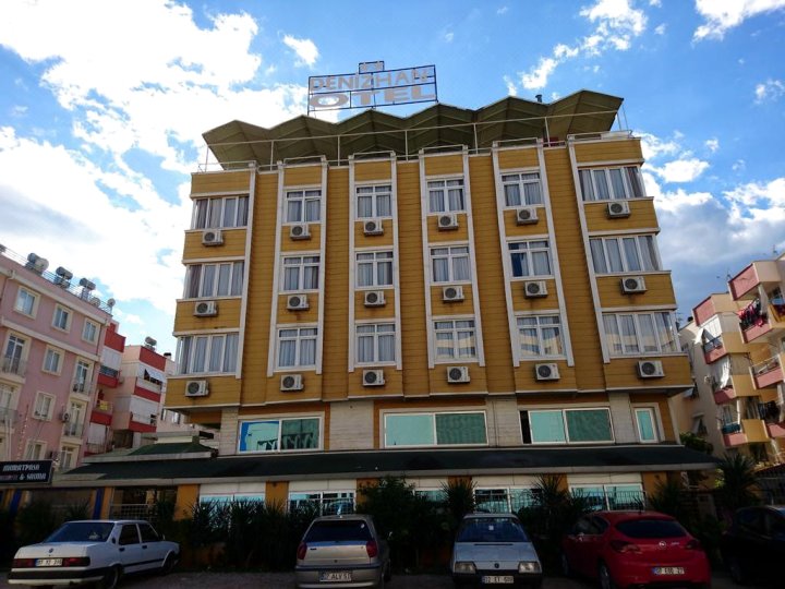 蒂尼镇酒店(Denizhan Hotel)
