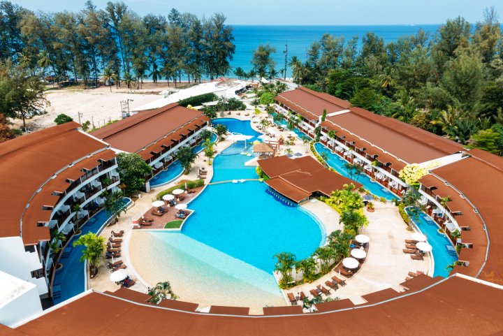 普吉阿瑞纳海滩度假酒店(Arinara Beach Resort Phuket)