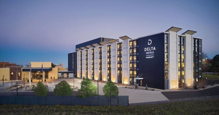 丹佛北葛伦万豪德尔塔酒店(Delta Hotels by Marriott Denver Thornton)