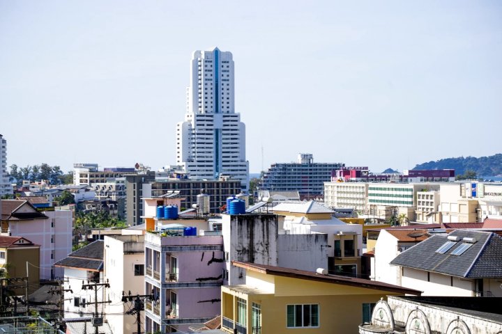 芭东里维埃拉旅馆(Riviera Patong)