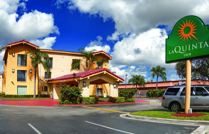 拉群塔迈阿密机场北酒店(La Quinta Inn by Wyndham Miami Airport North)