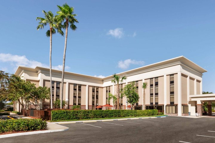 劳德代尔堡-塞普里斯克里克汉普顿酒店(Hampton Inn Ft. Lauderdale-Cypress Creek)