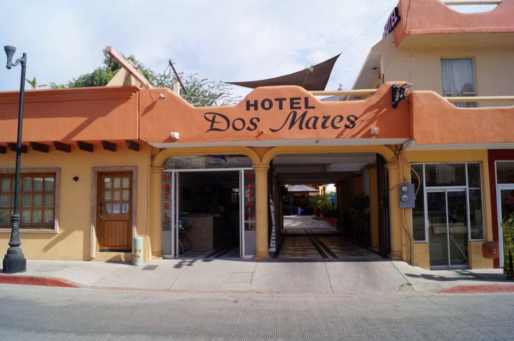 首都 O 卡波圣卢卡斯德斯马里斯酒店(Capital O Hotel Dos Mares, Cabo San Lucas)