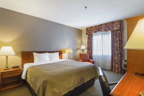 弗雷斯诺机场品质酒店(Quality Inn Fresno Airport)