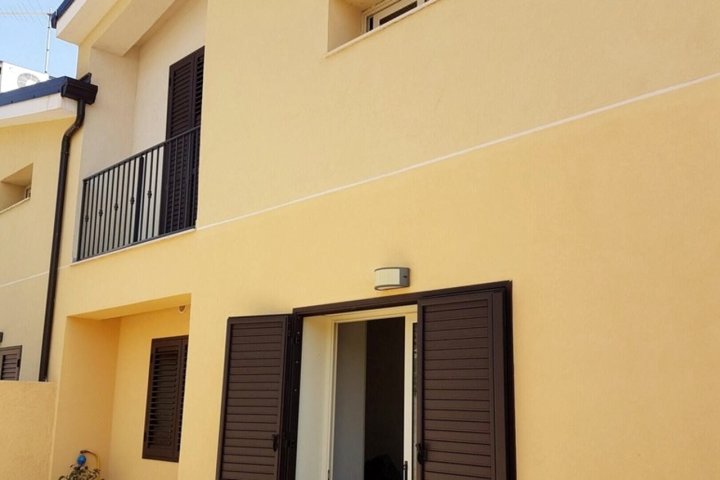 丽都迪诺托 2 居私人度假屋 - 附设备完善阳台 - 近海滩(House with 2 Bedrooms in Lido di Noto, with Furnished Terrace Near the Beach)