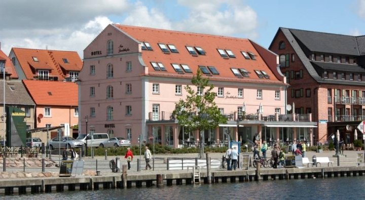 Hotel am Yachthafen