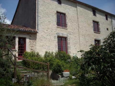 拉图尔德劳狄斯住宿加早餐旅馆(La Tour des Laudes)