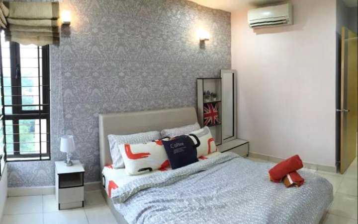 Luxury 3 Bedrooms @ Near Surian MRT