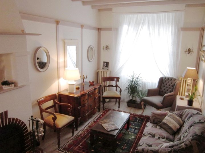 马格蒂内尚布尔住宿加早餐旅馆(Villa Margotine Chambre d'Hôtes)