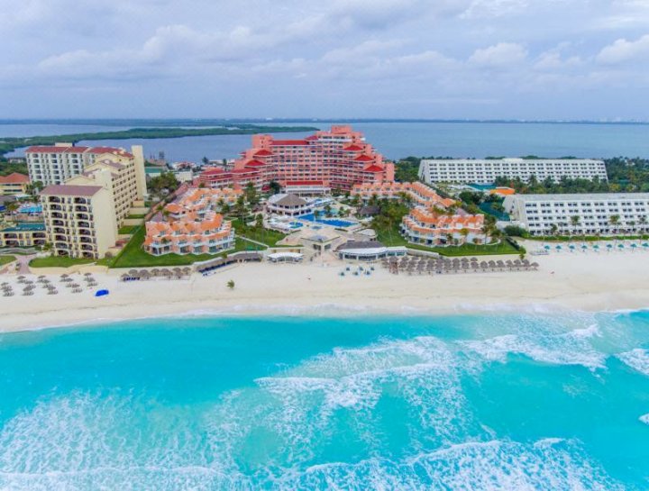 坎昆温德姆至尊全包式度假村及别墅(Wyndham Grand Cancun All Inclusive Resort & Villas)