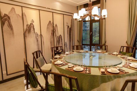 新乡金谷湖畔酒店(大桥悦时代购物广场店)