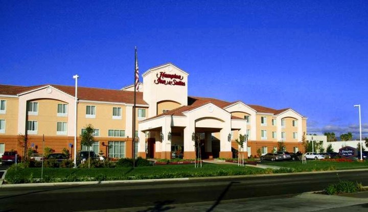 雷丁欢朋套房酒店(Hampton Inn & Suites Redding)