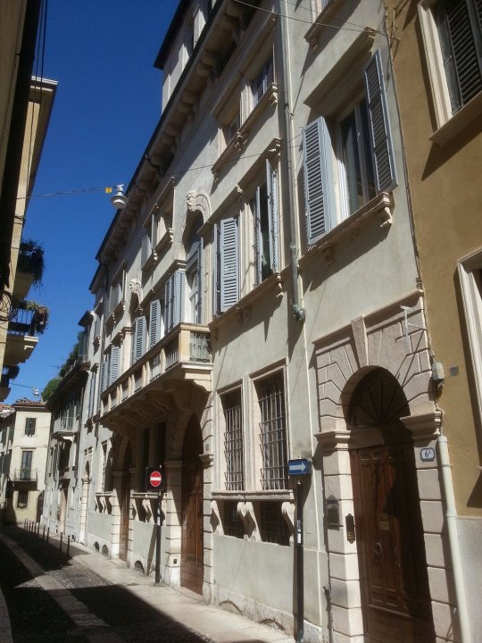 卡莫利奇里宫殿公寓(Palazzo Camozzini Apartments)