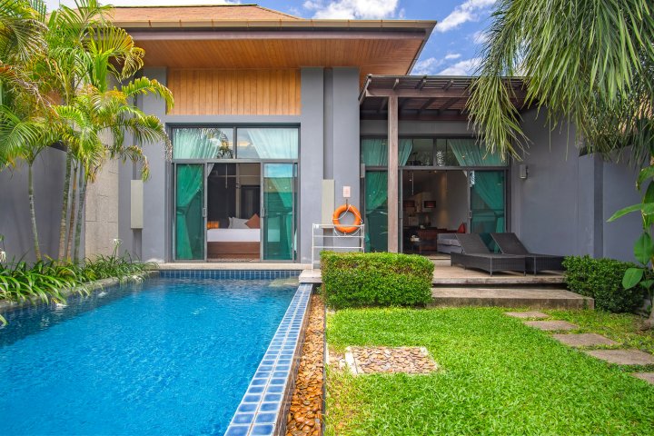 普吉岛玛瑙时尚奈汉​​双别墅海滩假日酒店(Two Villas Holiday Phuket: Onyx Style Nai Harn Beach)