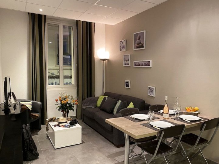 戛纳城市套房酒店(Cannes City Suites)