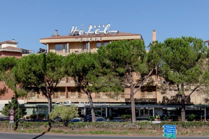 佩鲁贾特维尔酒店(Hotel Tevere Perugia)