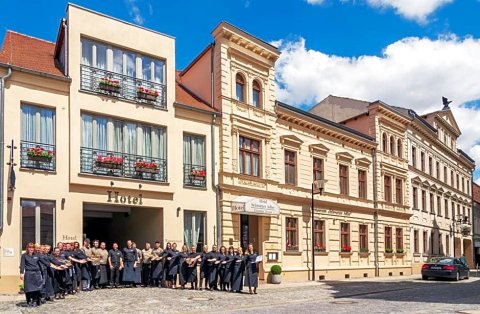 施瓦泽阿德勒施滕达尔酒店（原阿特马克酒店）(Hotel Schwarzer Adler Stendal)