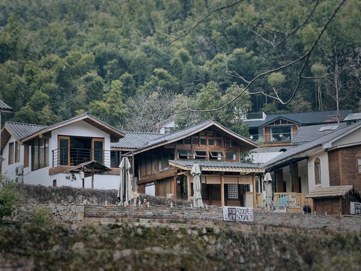 梅岭楠坪古村灰度艺舍民宿