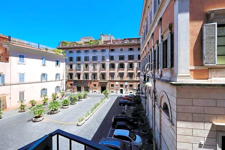 威尼斯广场大套房酒店(Piazza Venezia Grand Suite)