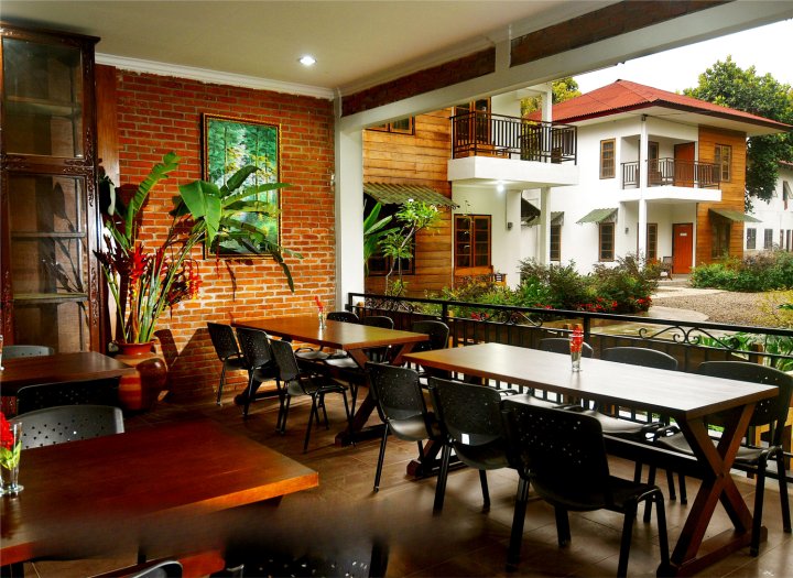 普里萨拉斯家庭花园伊斯兰酒店(Puri Saras Family Garden Hotel Syariah)