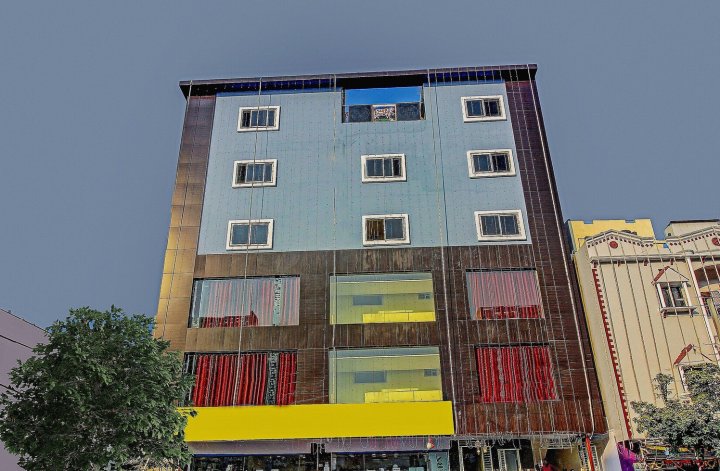 Super OYO Ab7 Residency Near Miraj Cinemas - Shalini Shivani