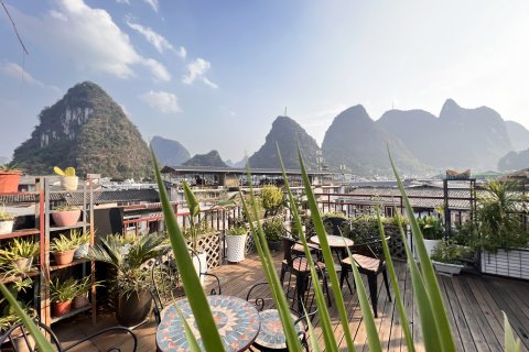 朗晴居空中花园猫咖·观景美宿(阳朔西街店)