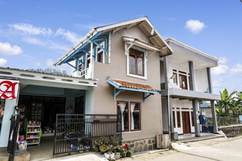 之家91006生态旅游西博达斯阿让村5号伊斯兰旅馆(OYO Homes 91006 Eco Tourism Desa Cibodas Areng 5 Syariah)