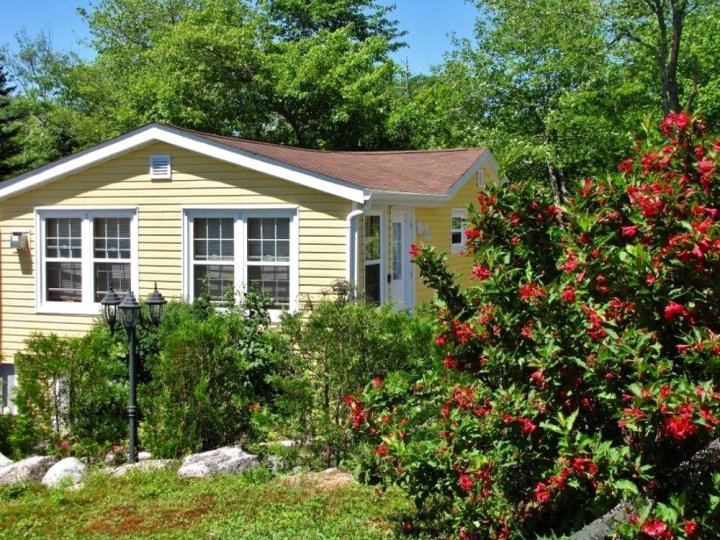 拉琳达之境滨海别墅(Larinda's Landing Oceanfront Cottages)