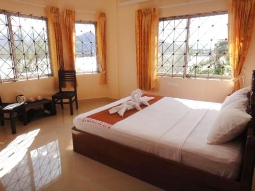 贡布河滨酒店(Kampot Riverside Hotel)