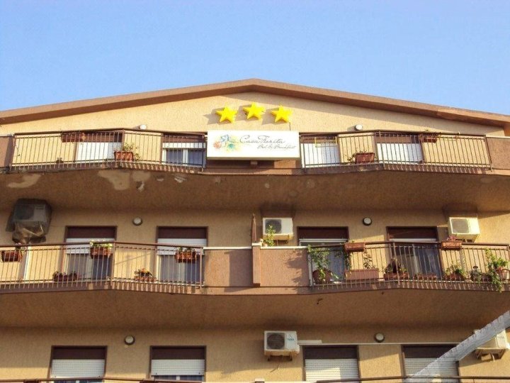 菲奥里塔家庭旅馆公寓酒店(Aparthotel Casa Fiorita)