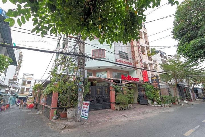 红多兹酒店-近谭香市场2号(Sao Phuong Thao Hotel)