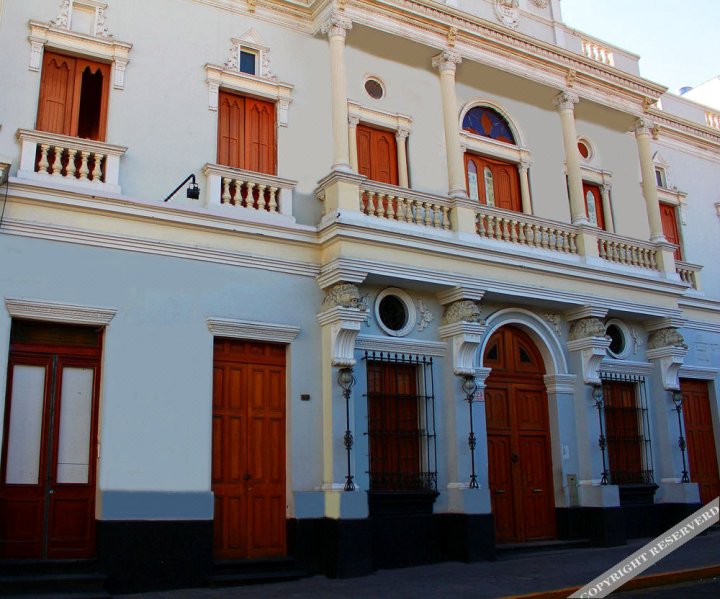 拉梅赛德门青年旅舍(Portal La Merced Hostel)