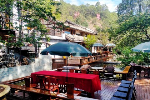 丽江半山温泉酒店