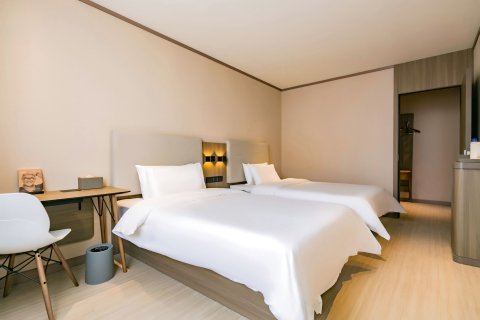 汉庭酒店(西安钟鼓楼五路口地铁站店)