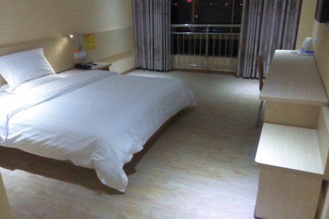 隆达·7天连锁酒店(林芝八一大桥店)