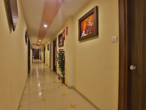 OYO 11867 酒店尼尔坎特旅馆(OYO 11867 Hotel Nilkanth Inn)