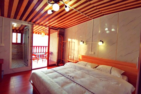 龙脊梯田寨花楼民宿(西山韶乐观景点千层天梯店)