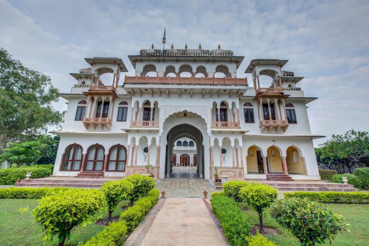 塔拉巴冈城堡(Talabgaon Castle Heritage Resort)