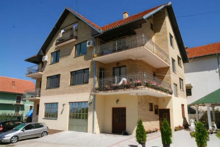 尼科利克公寓酒店(Apartments Nikolić)