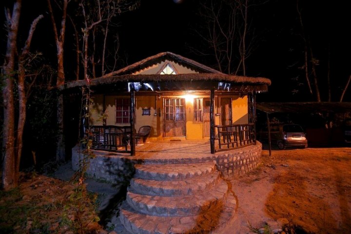 阿索卡斯老虎踪迹酒店(Ashokas Tiger Trail Resort)