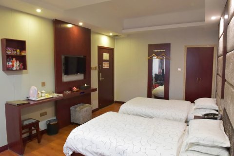 双峰假日酒店(麻阳汽车站店)