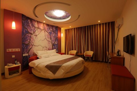 华苑轻舍酒店(沈丘东关汽车站店)