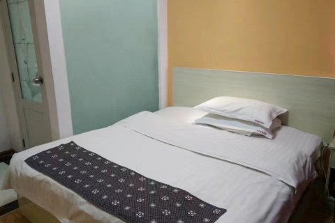 e家快捷连锁宾馆(民权火车站一店)