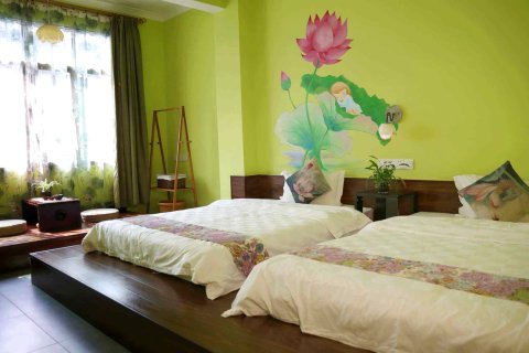 丹霞山萤火虫精品客栈